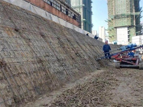 额尔古纳建筑边坡支护